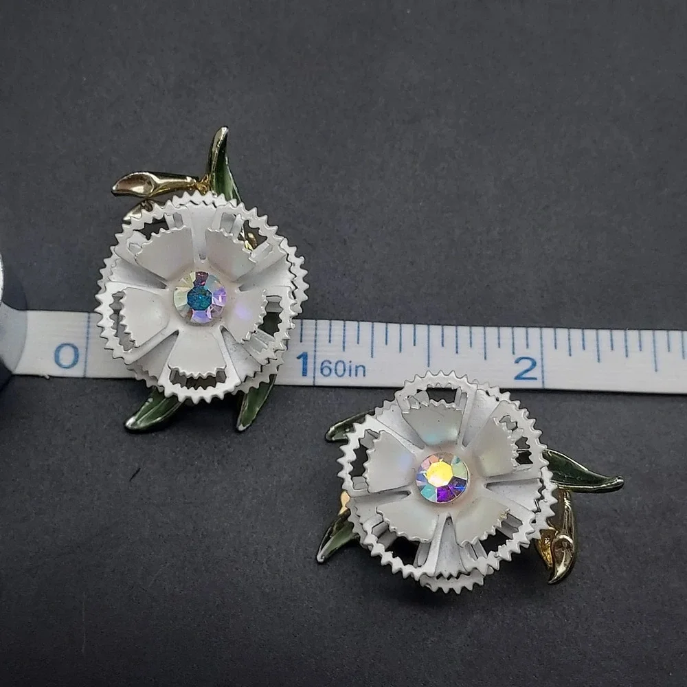 White Enamel Flower Brooch and‎ Clip on Earrings Set Rhinestone Vintage Costume
